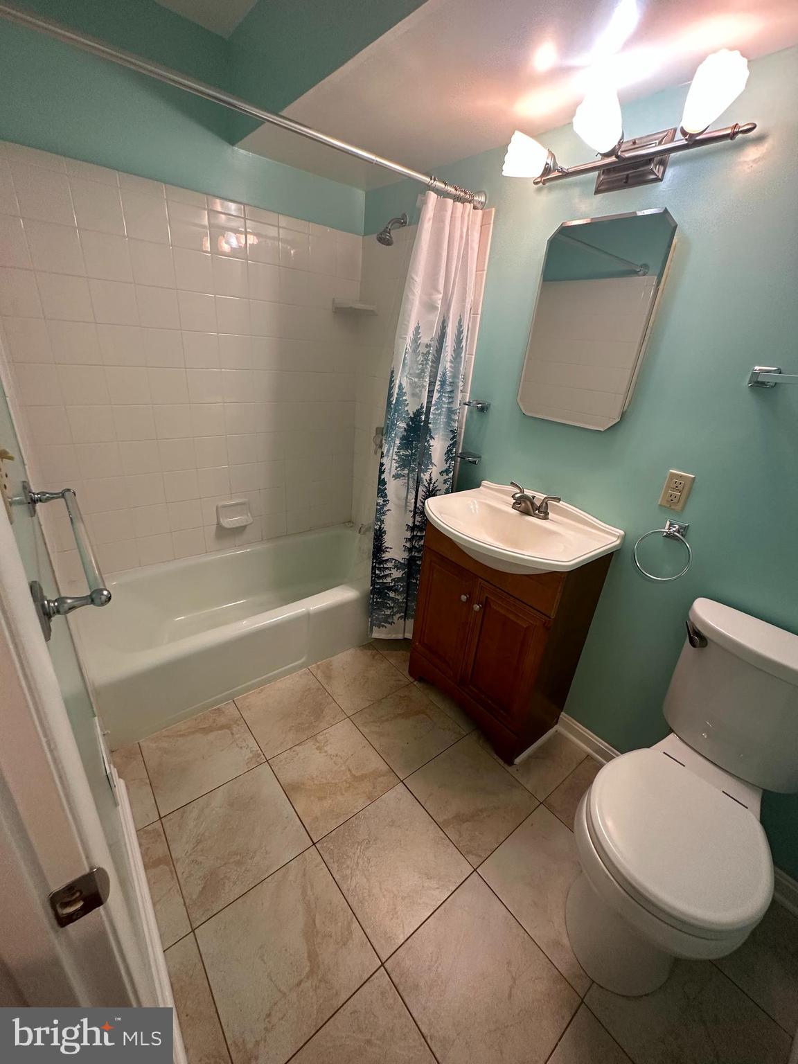 NORTHGATE SQUARE - Residential Lease