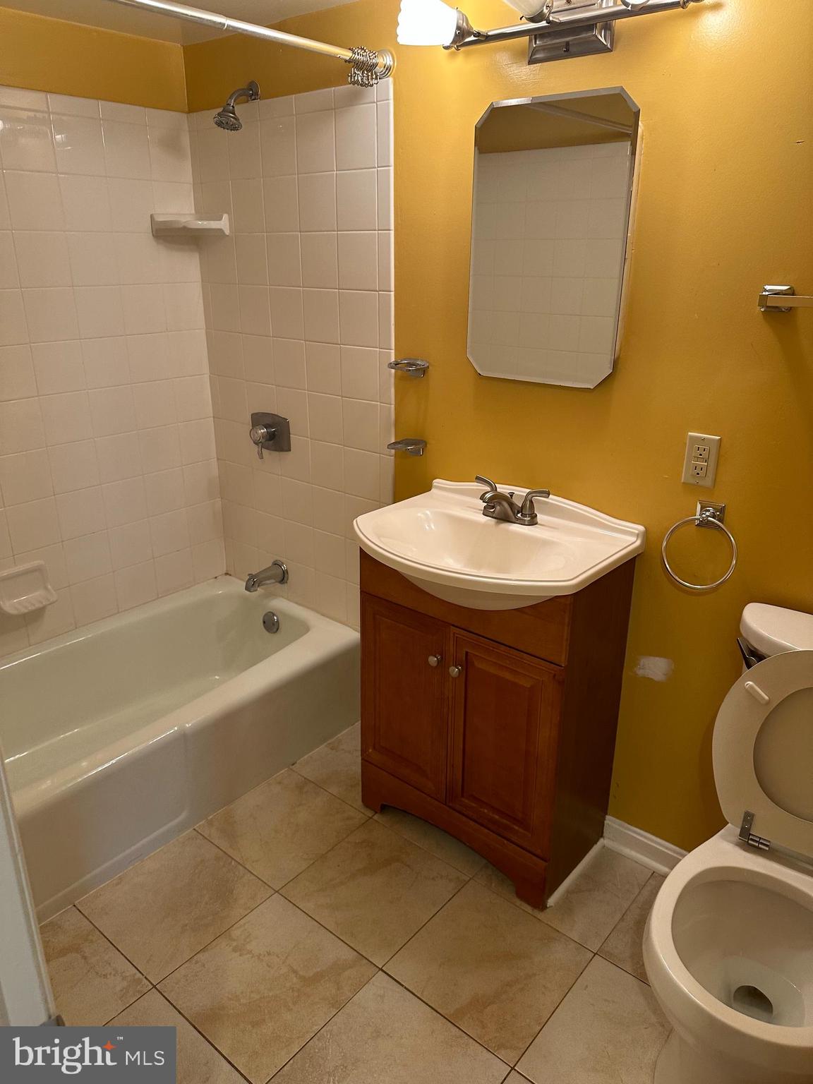 NORTHGATE SQUARE - Residential Lease