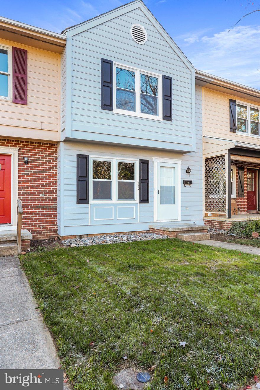 Located in downtown Charles Town, this renovated 3-bedroom townhome has been freshly painted, with new appliances, new windows, new baseboard heating, new carpet & luxury vinyl plank flooring throughout. Bathroom has been fully remolded as well with new tub, fixtures and flooring. No HOA. Schedule your appointment to see today! This one won't last long!