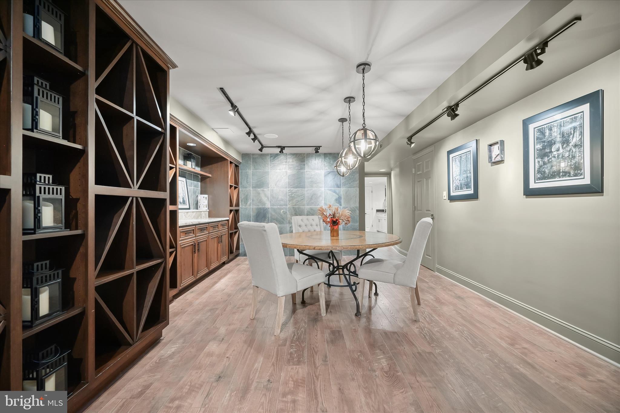 VILLAGE OF RIVER HILL - Residential