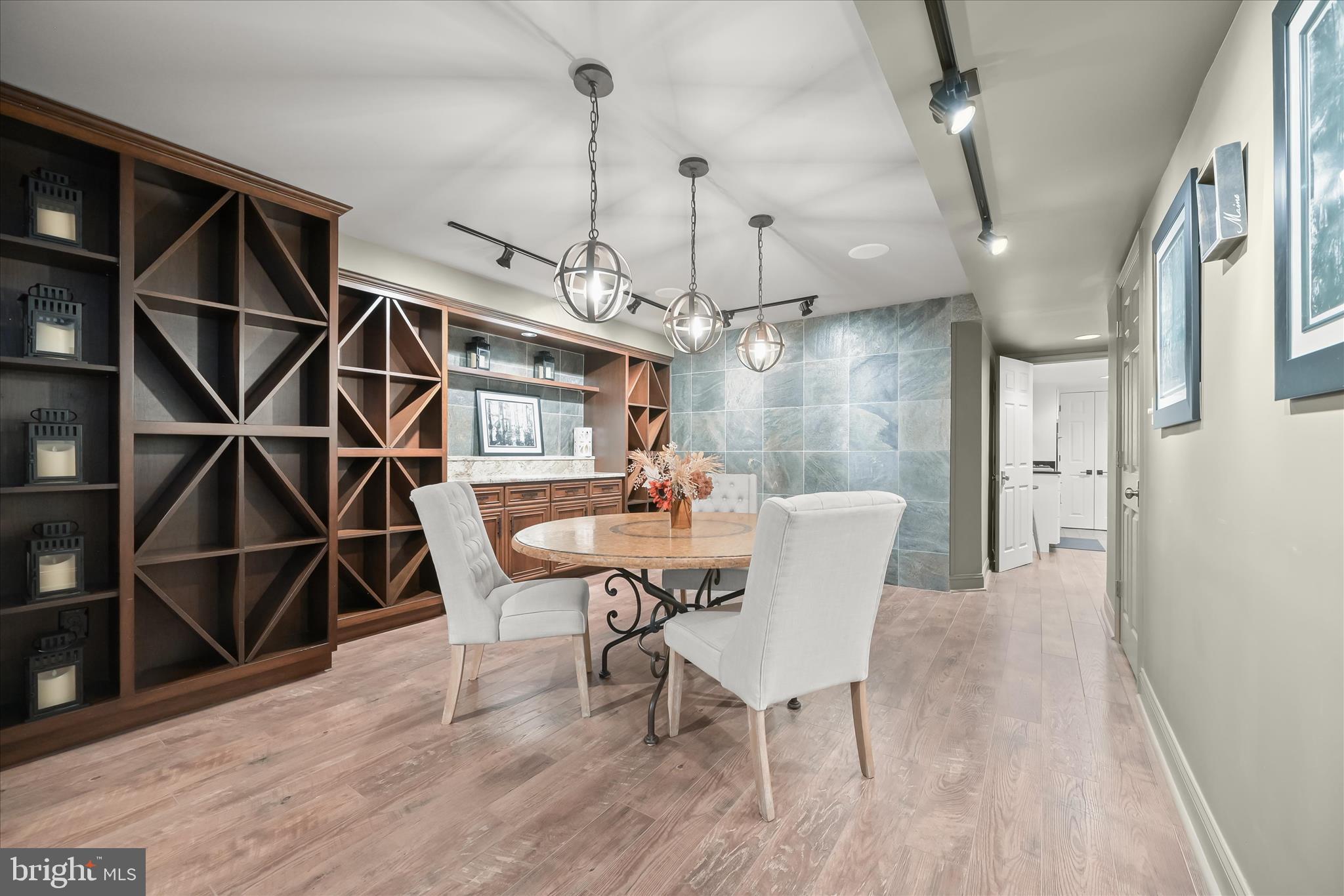 VILLAGE OF RIVER HILL - Residential