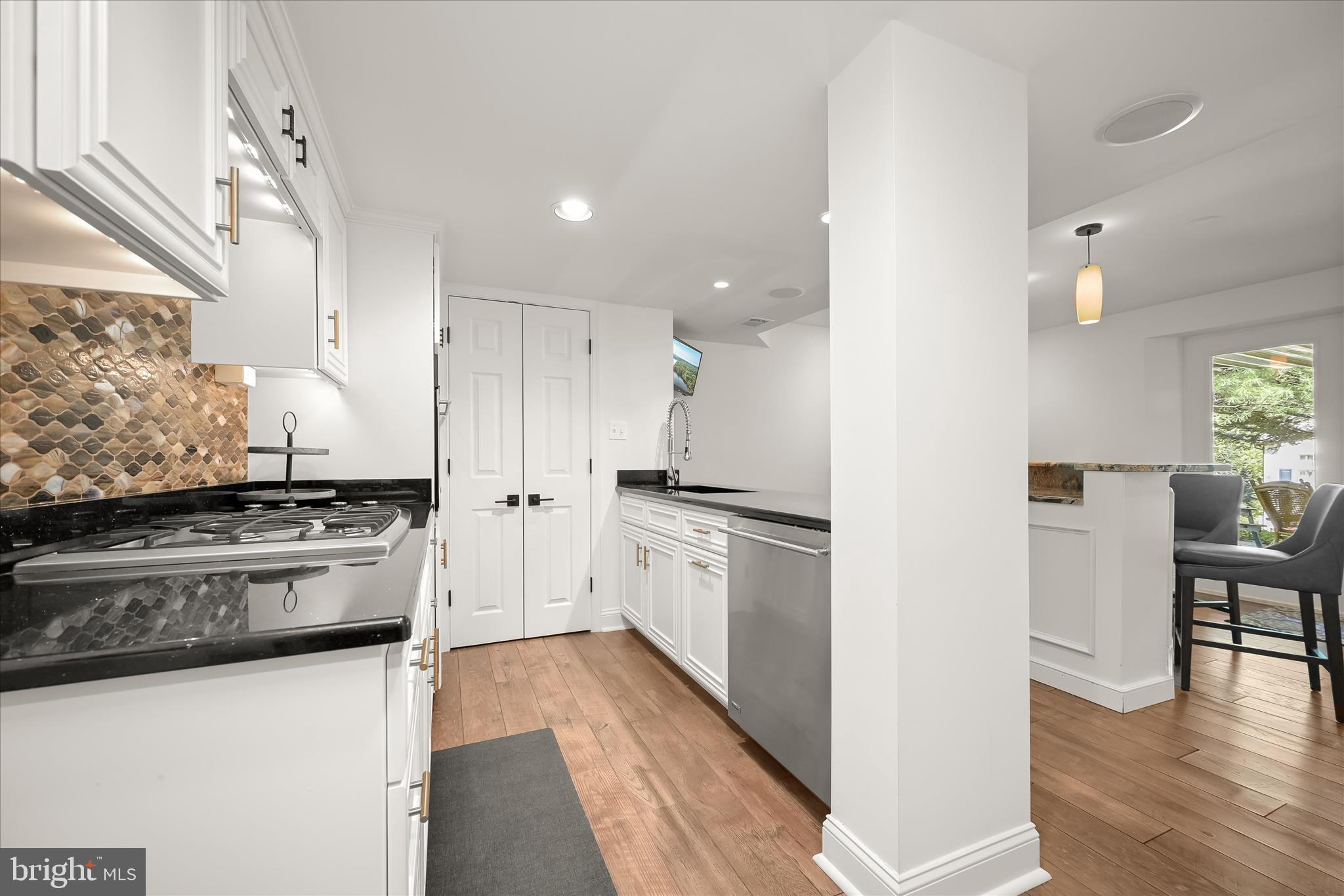 VILLAGE OF RIVER HILL - Residential