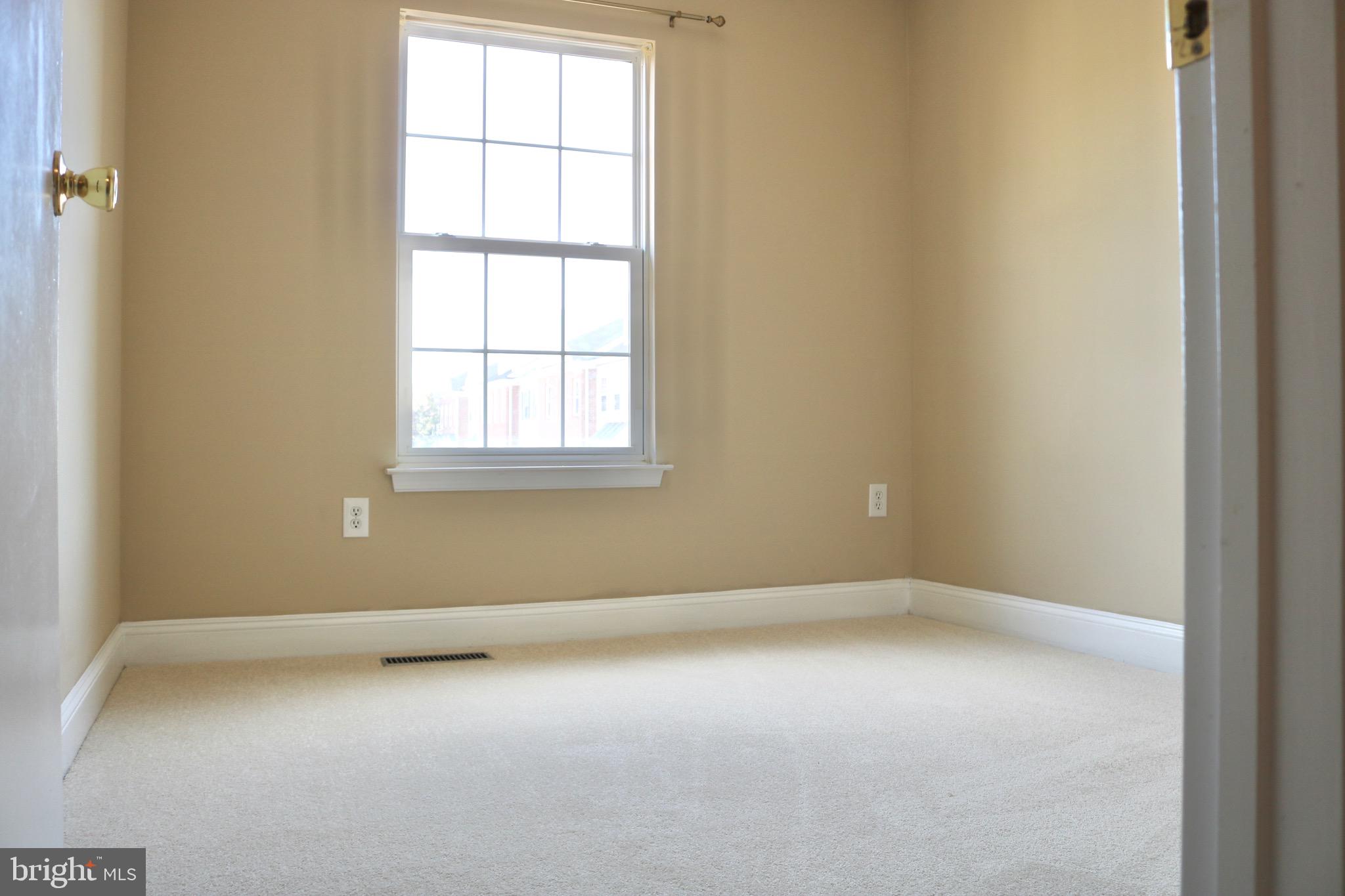 AUTUMN CHASE HUNT - Residential