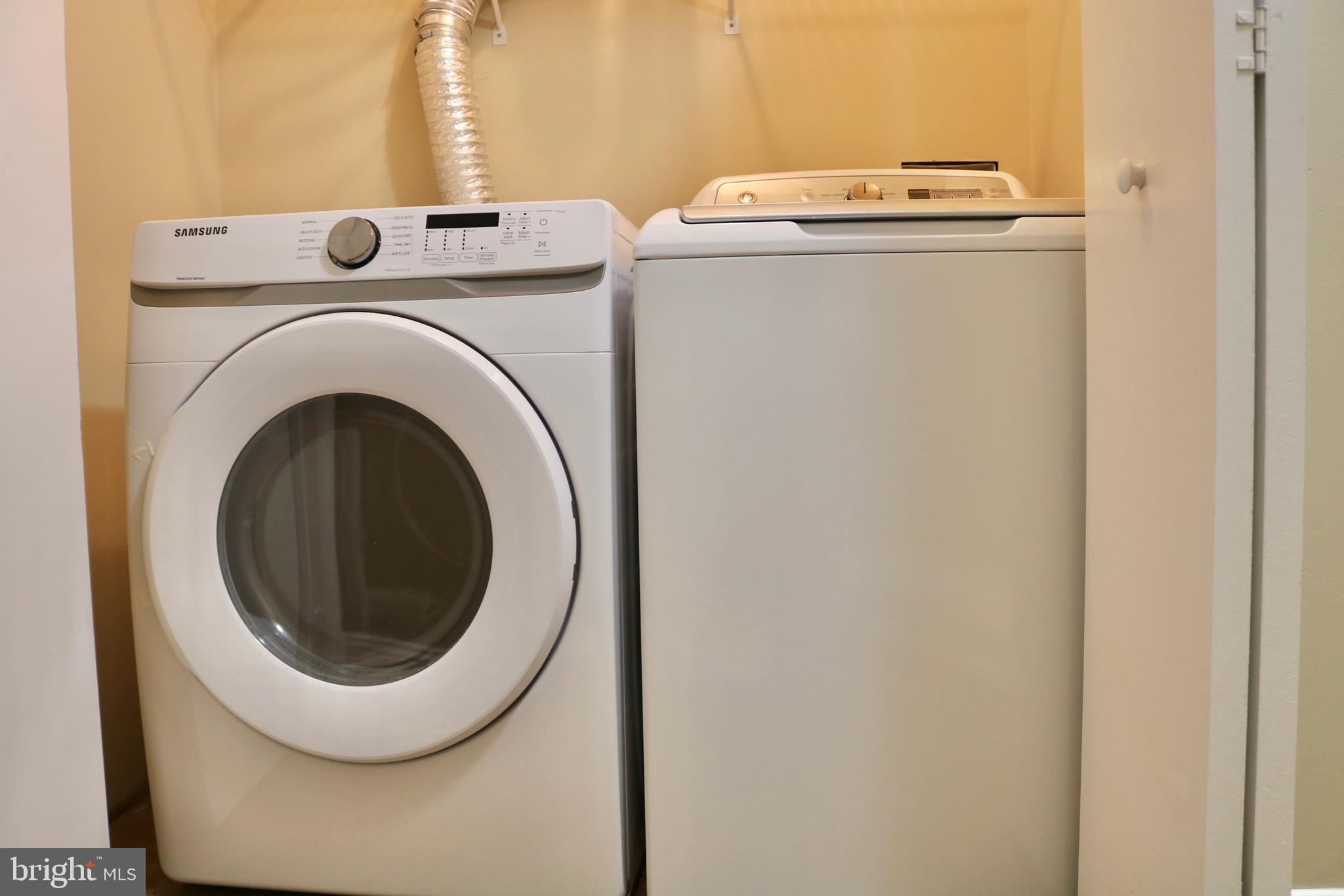 AUTUMN CHASE HUNT - Residential