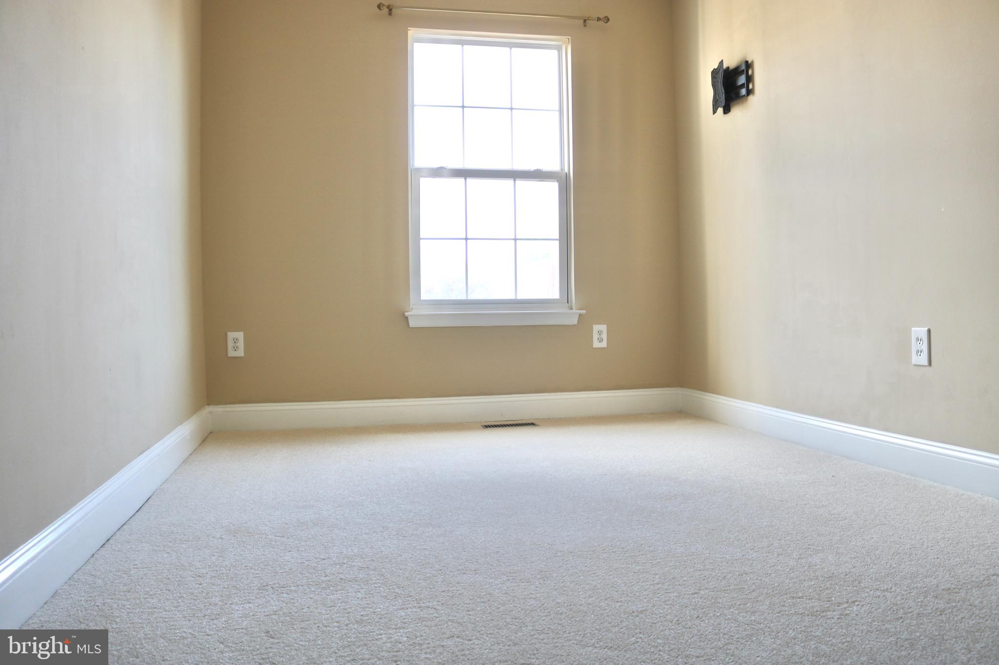 AUTUMN CHASE HUNT - Residential