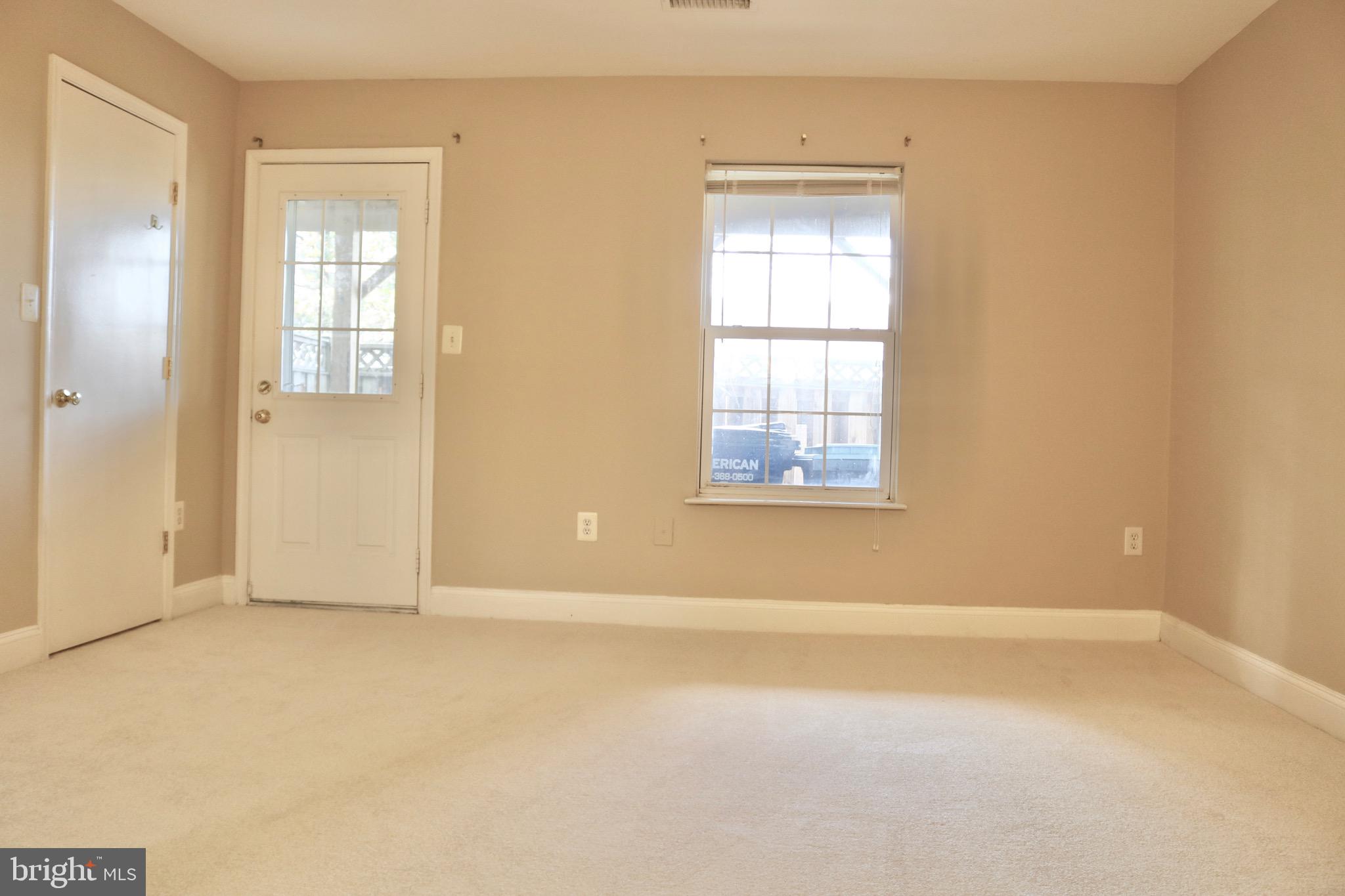 AUTUMN CHASE HUNT - Residential