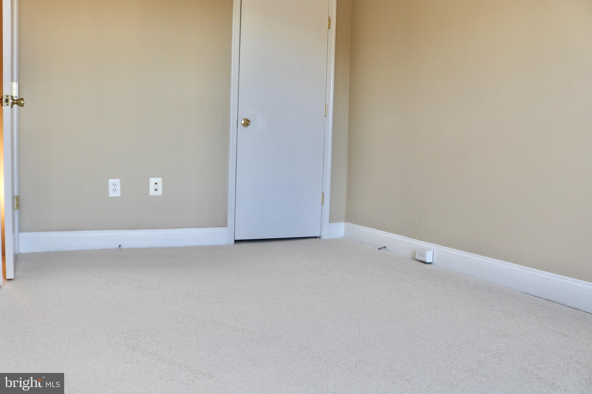 AUTUMN CHASE HUNT - Residential