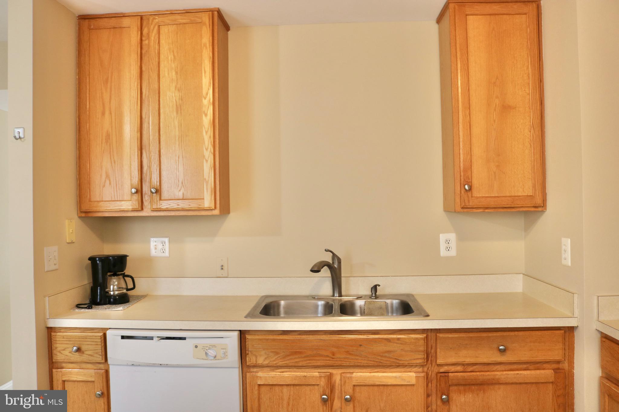 AUTUMN CHASE HUNT - Residential