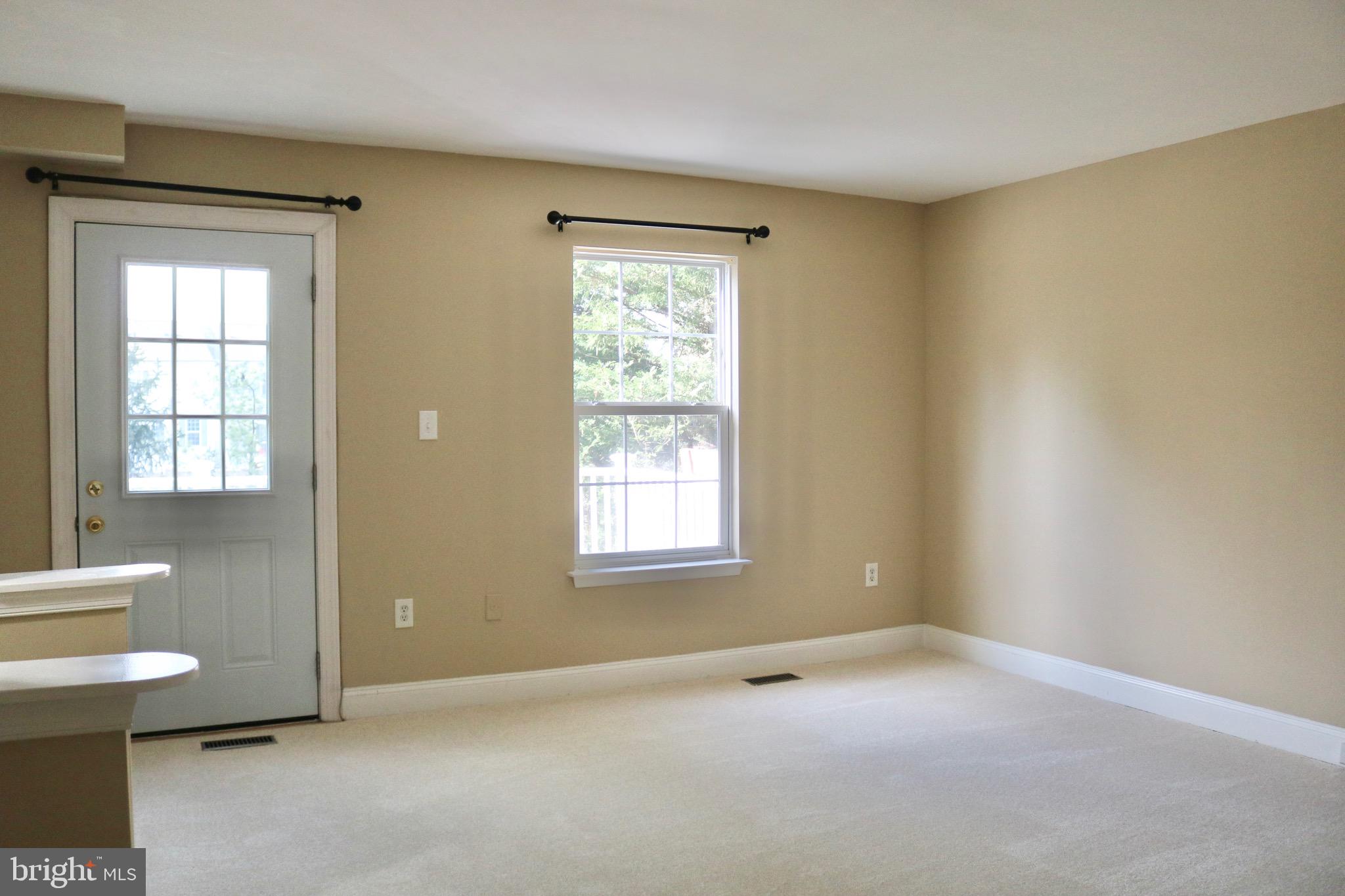 AUTUMN CHASE HUNT - Residential