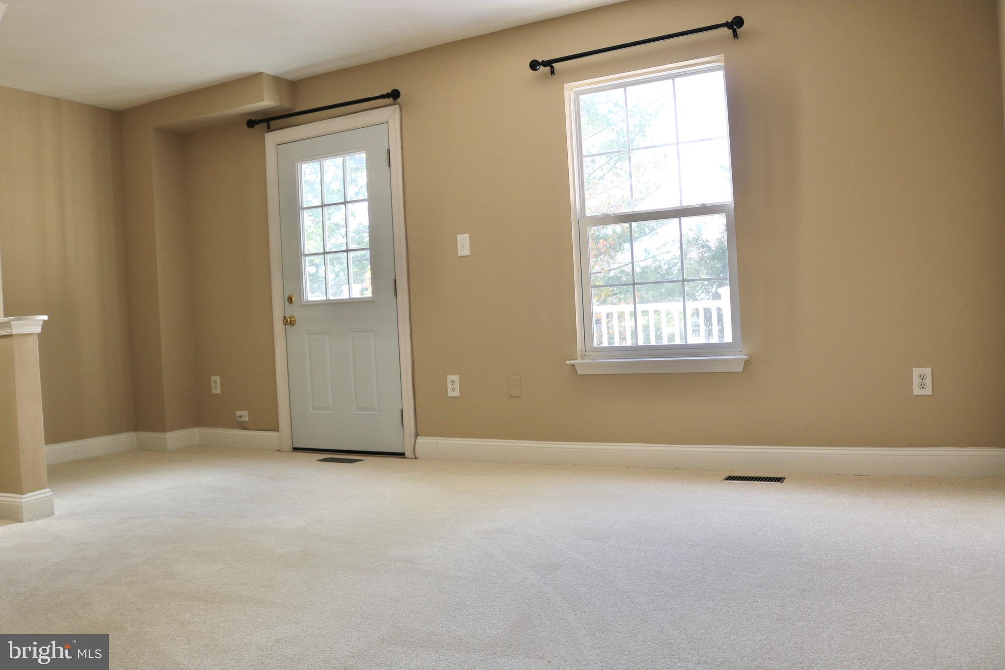 AUTUMN CHASE HUNT - Residential