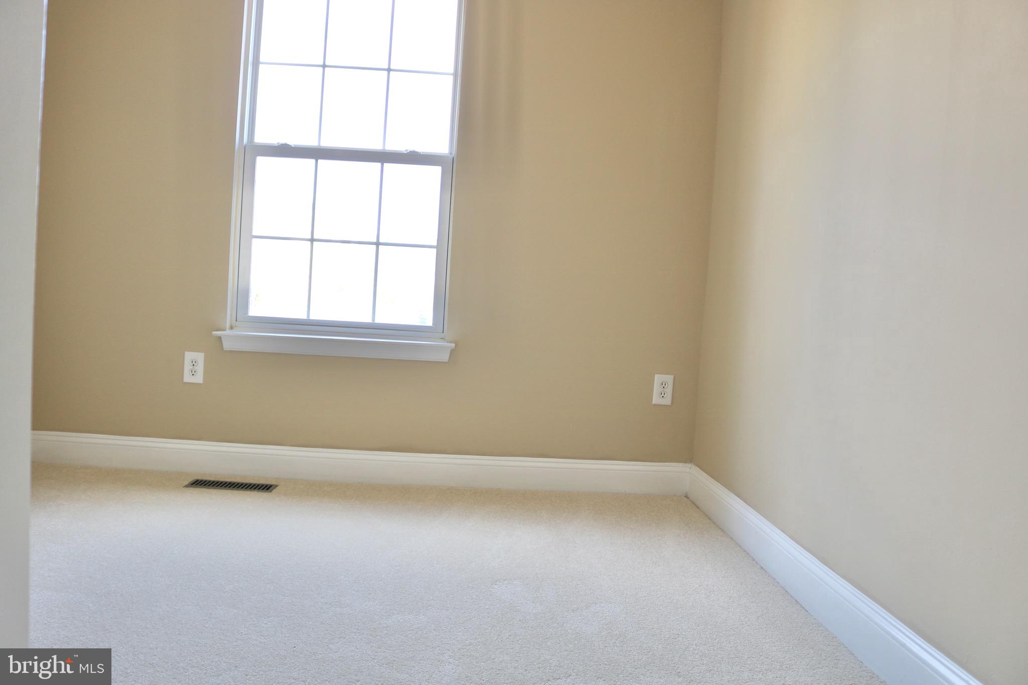 AUTUMN CHASE HUNT - Residential