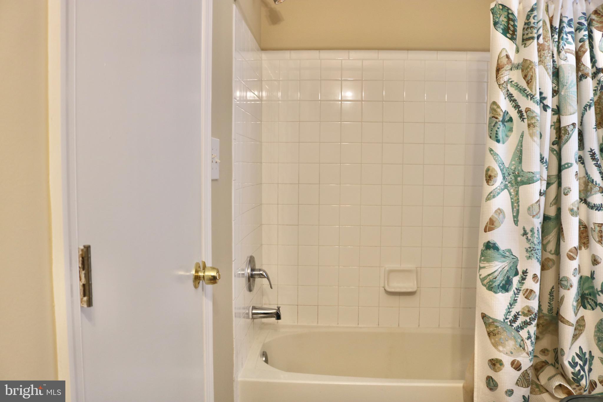 AUTUMN CHASE HUNT - Residential