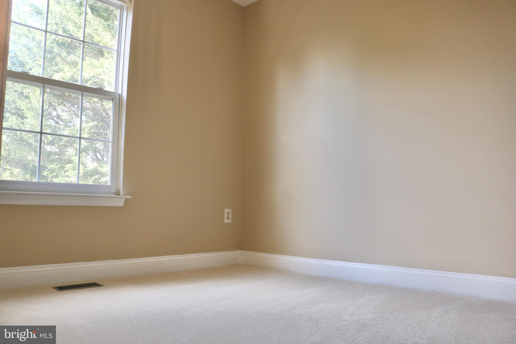 AUTUMN CHASE HUNT - Residential