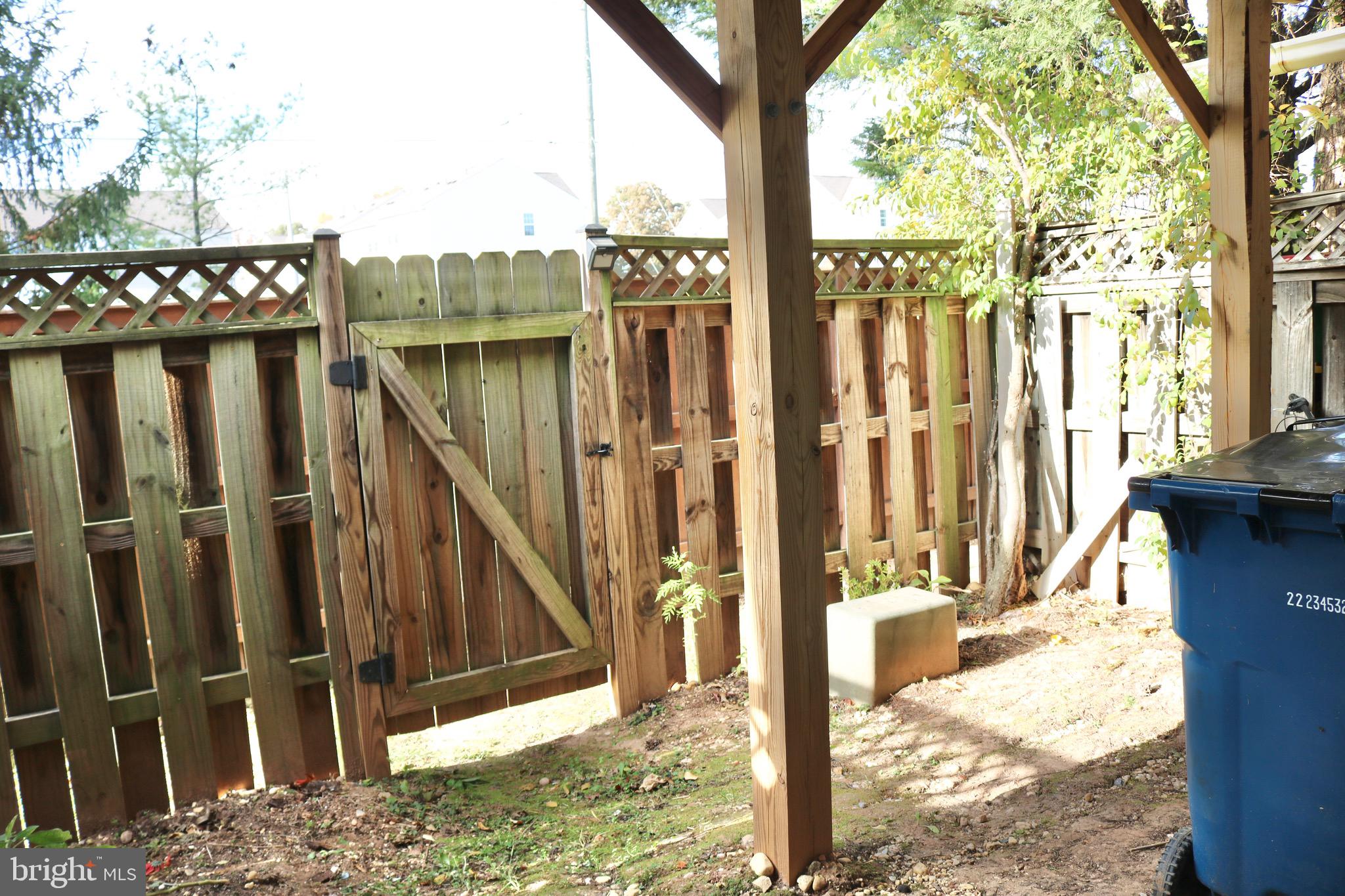 AUTUMN CHASE HUNT - Residential