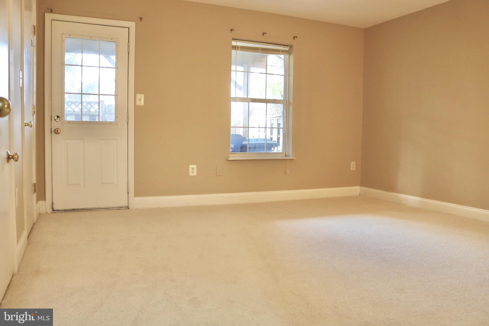 AUTUMN CHASE HUNT - Residential