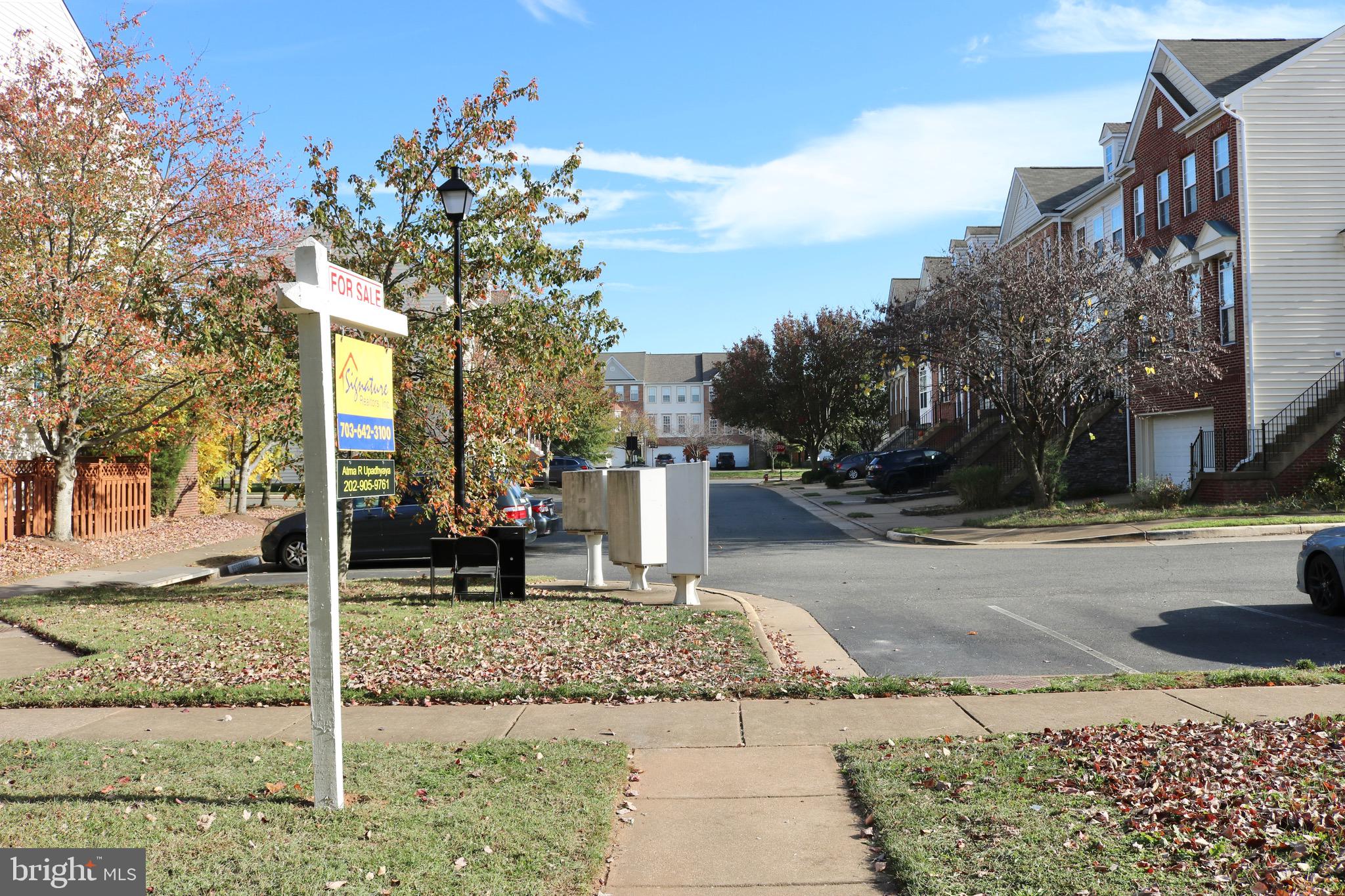 AUTUMN CHASE HUNT - Residential