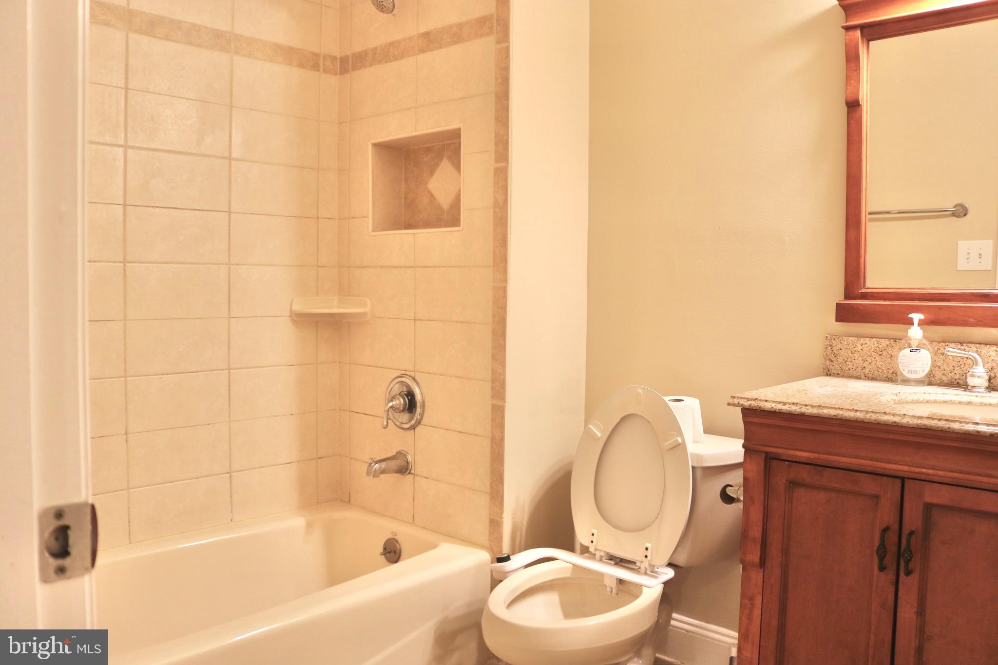 AUTUMN CHASE HUNT - Residential