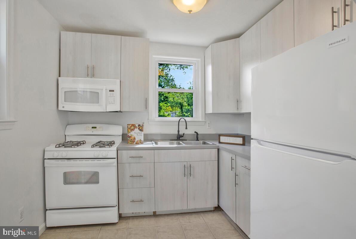 EAST RIVERDALE - Residential