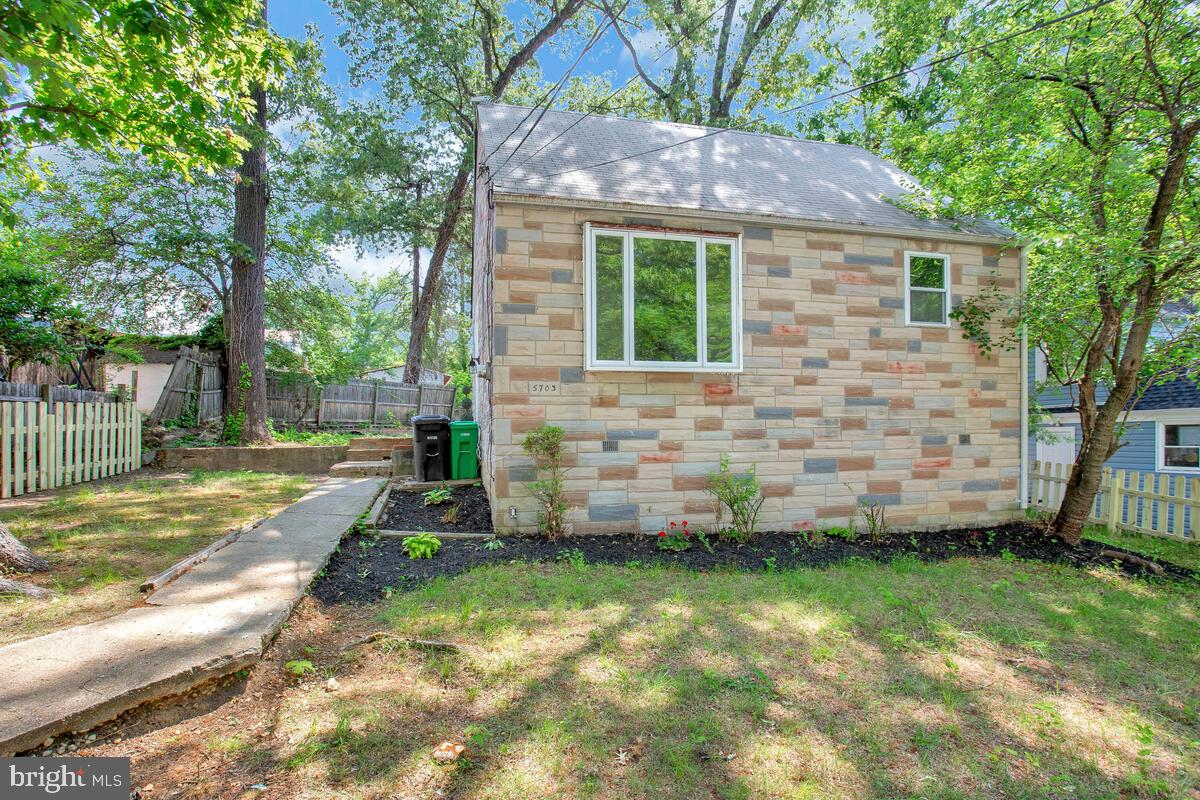 EAST RIVERDALE - Residential