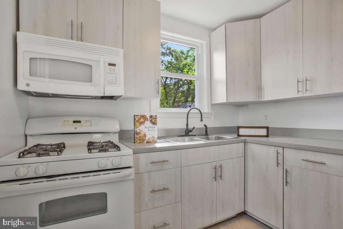 EAST RIVERDALE - Residential