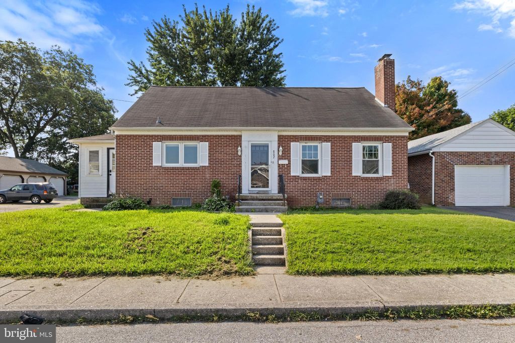 Photo of 802 W Middle Street, HANOVER, PA 17331 (MLS # PAYK2085110)