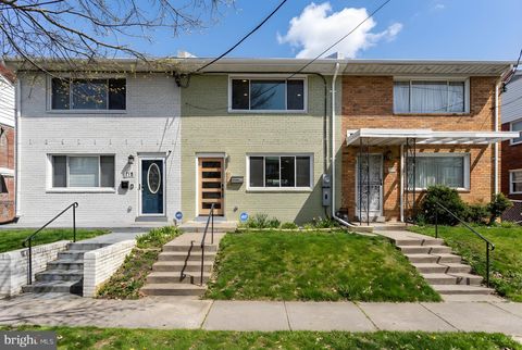 Photo of 720 Decatur Street NE, WASHINGTON, DC 20017 (MLS # DCDC2252510)