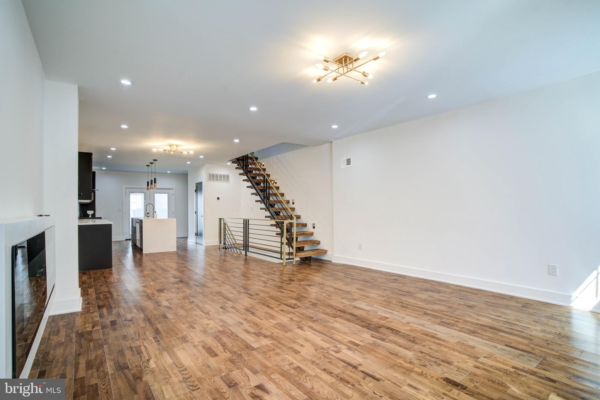 3038 SALMON STREET