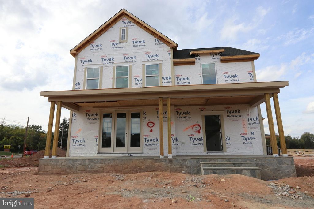 Photo of 17403 Fyffe Rd, POOLESVILLE, MD 20837 (MLS # MDMC2205764)