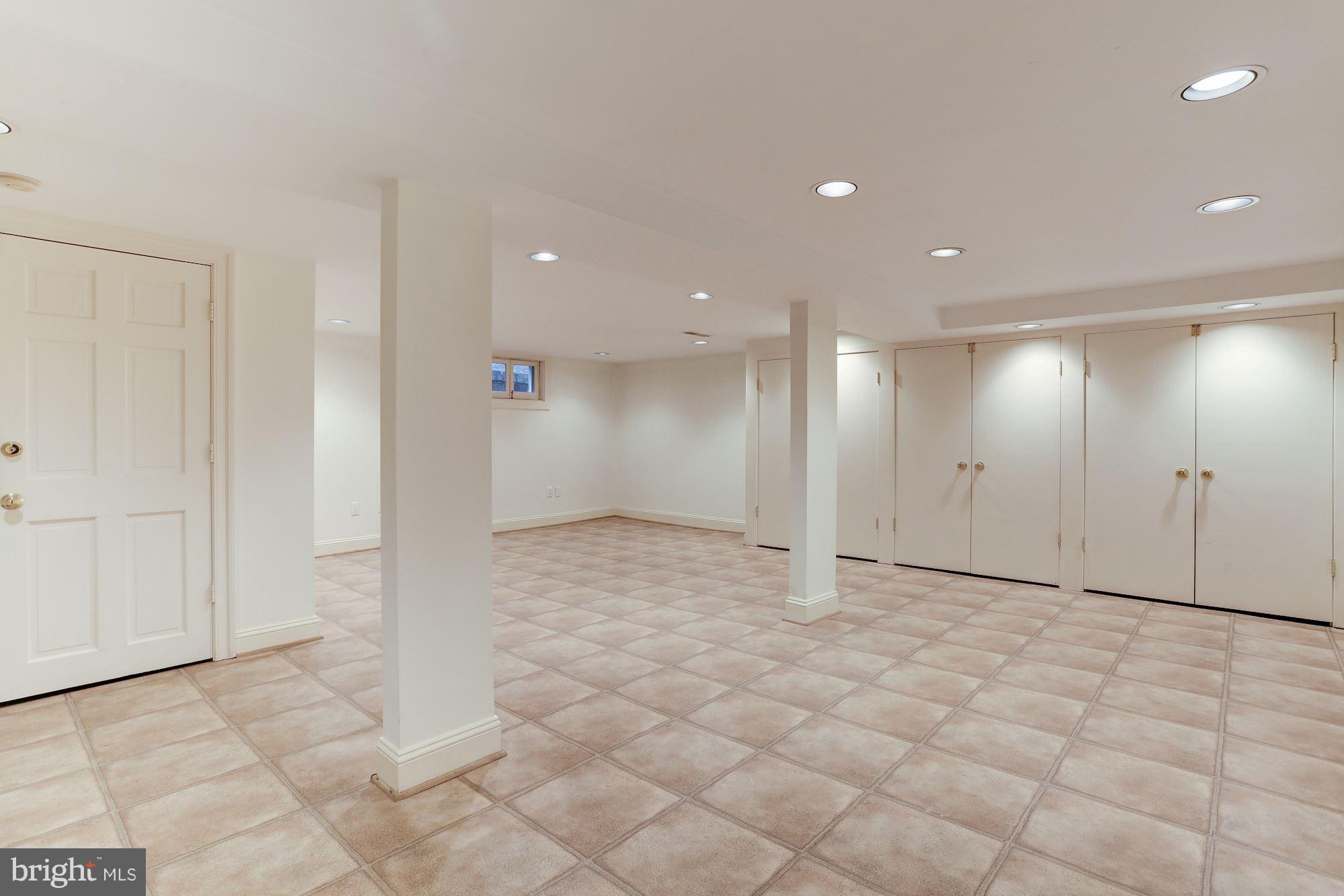 CHEVY CHASE VILLAGE - Residential