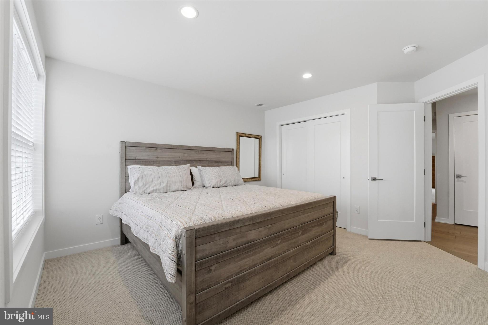 OAKS AT LAFAYETTE HILL - Residential