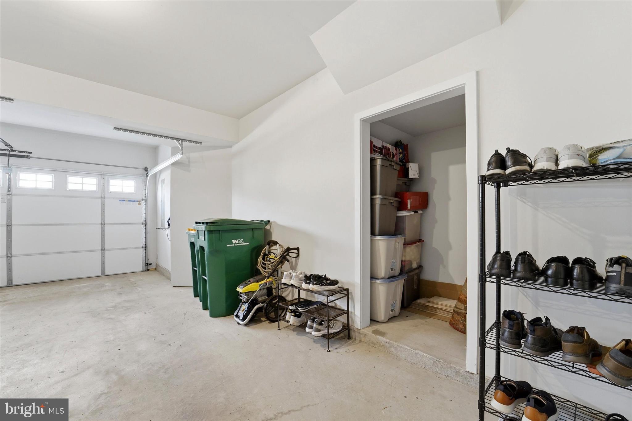 OAKS AT LAFAYETTE HILL - Residential