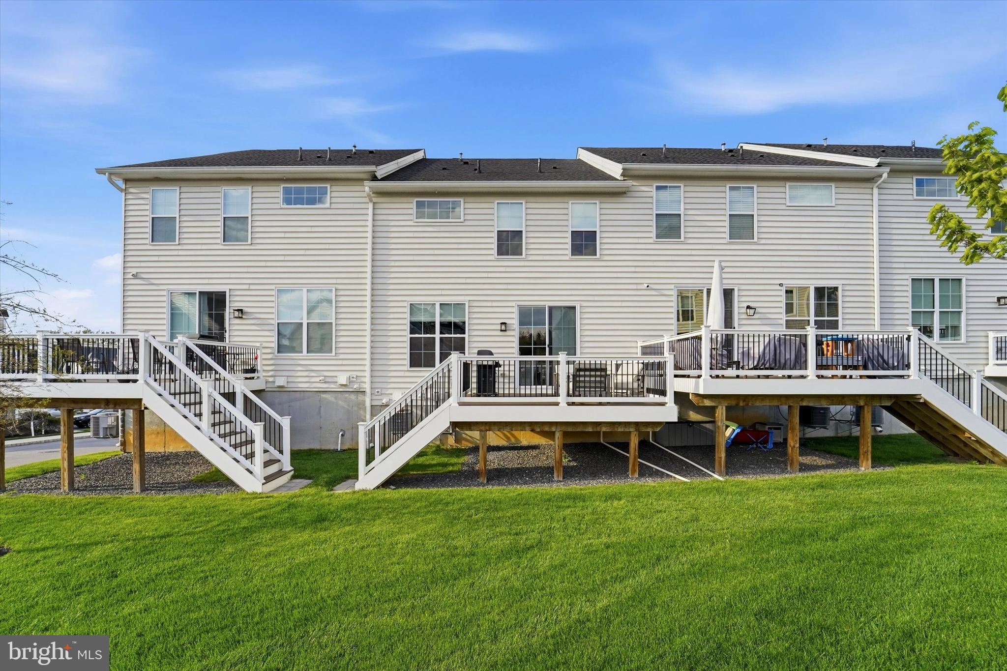 OAKS AT LAFAYETTE HILL - Residential