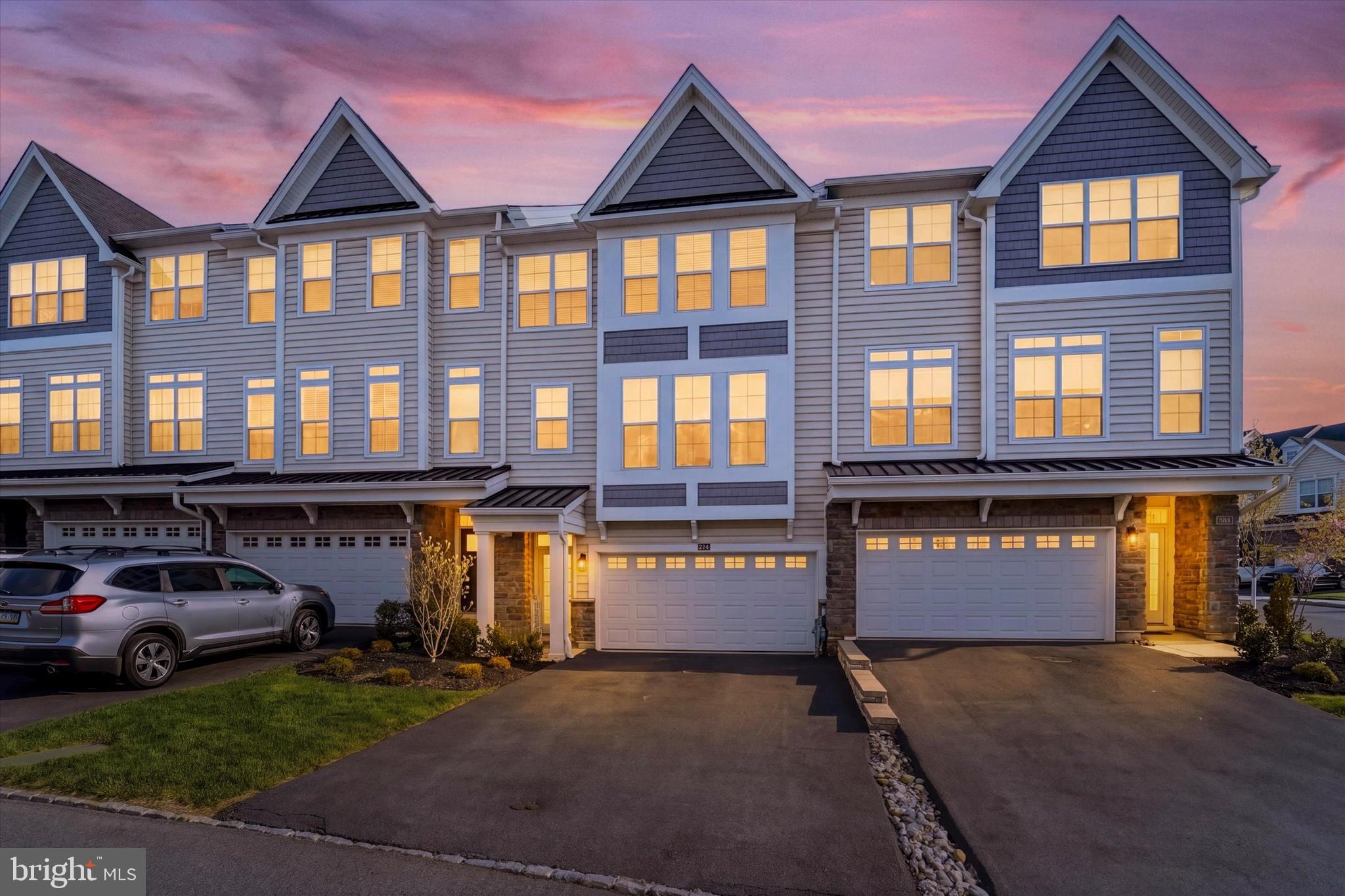 OAKS AT LAFAYETTE HILL - Residential