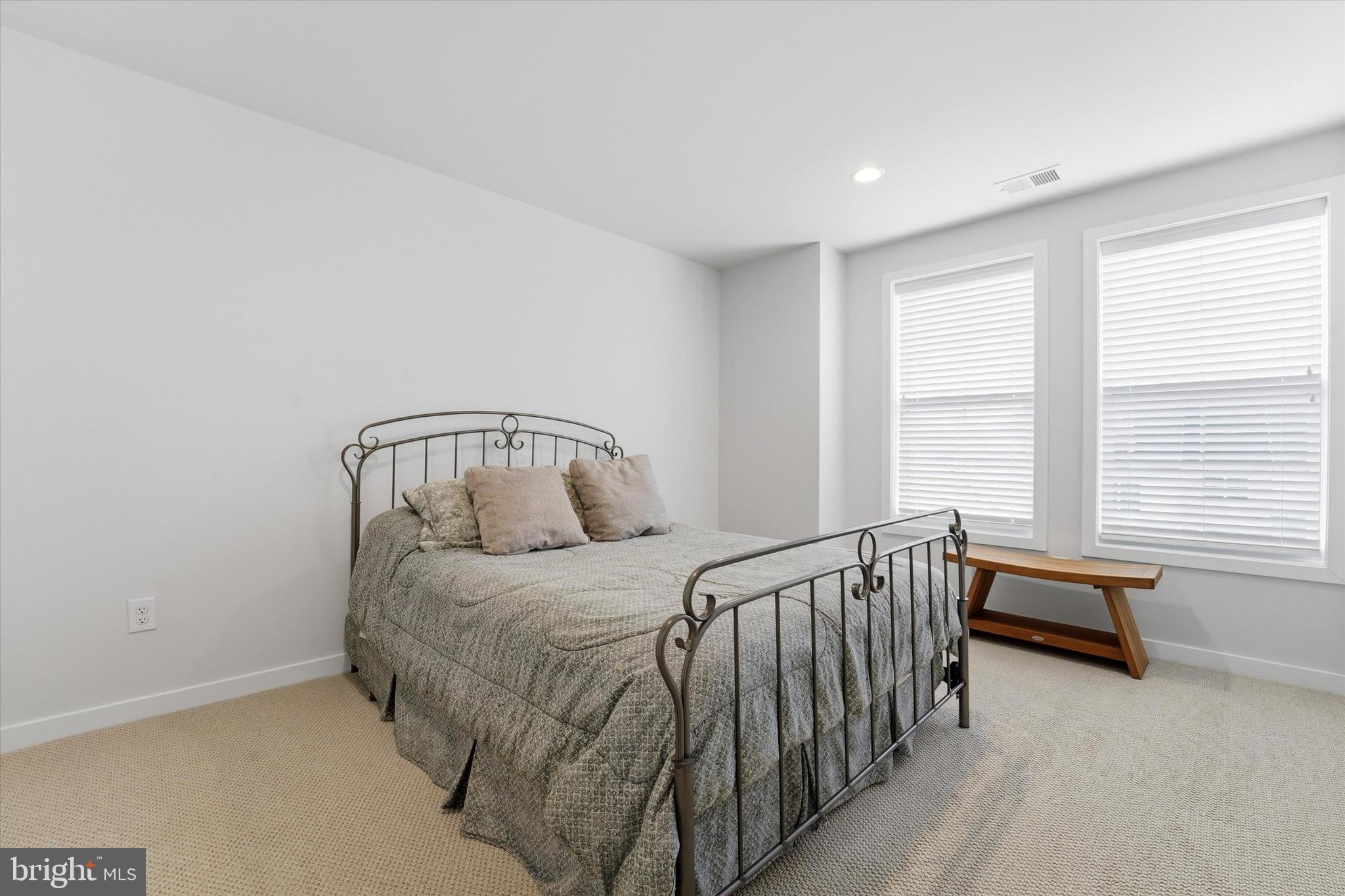 OAKS AT LAFAYETTE HILL - Residential