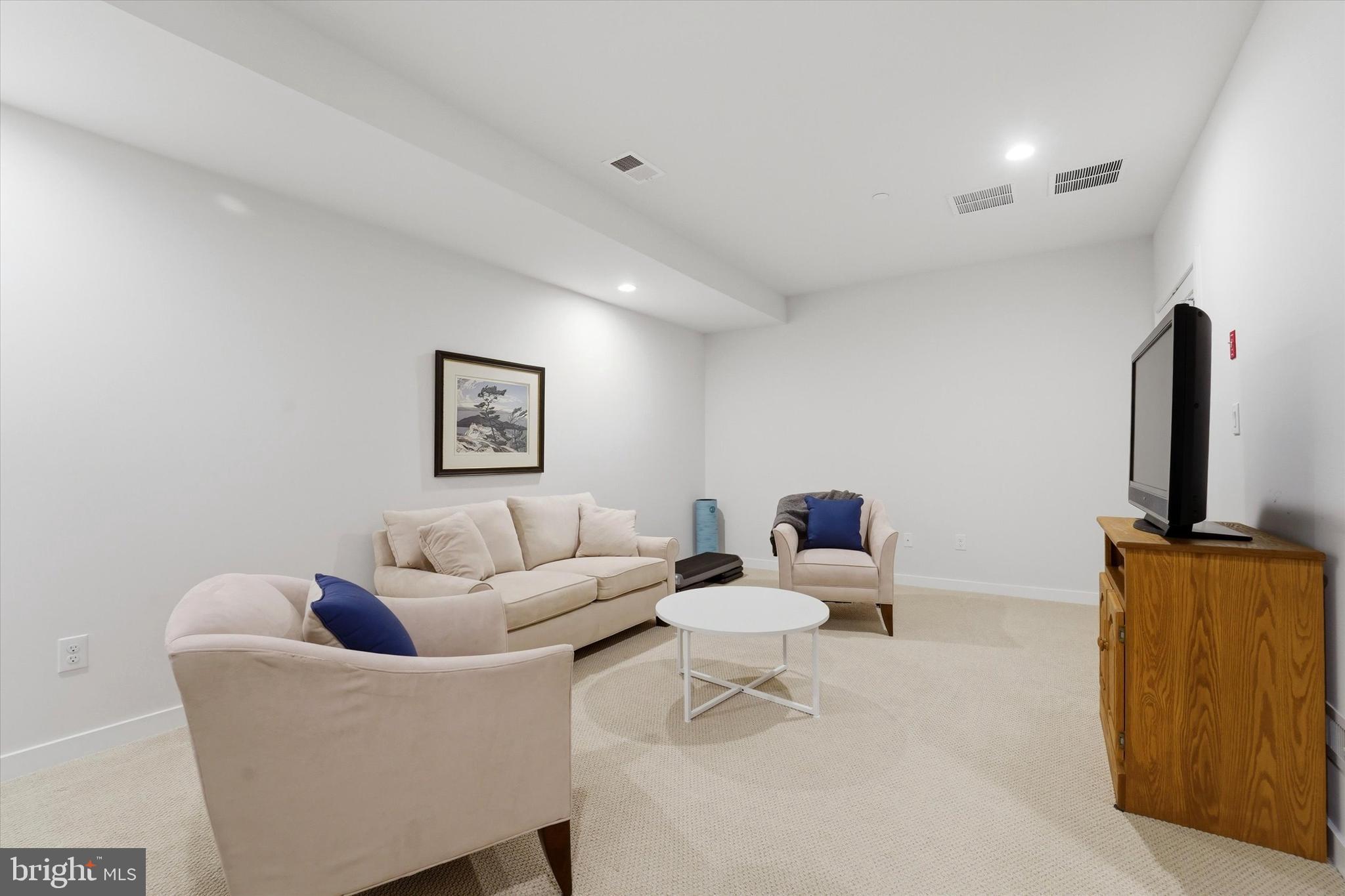 OAKS AT LAFAYETTE HILL - Residential