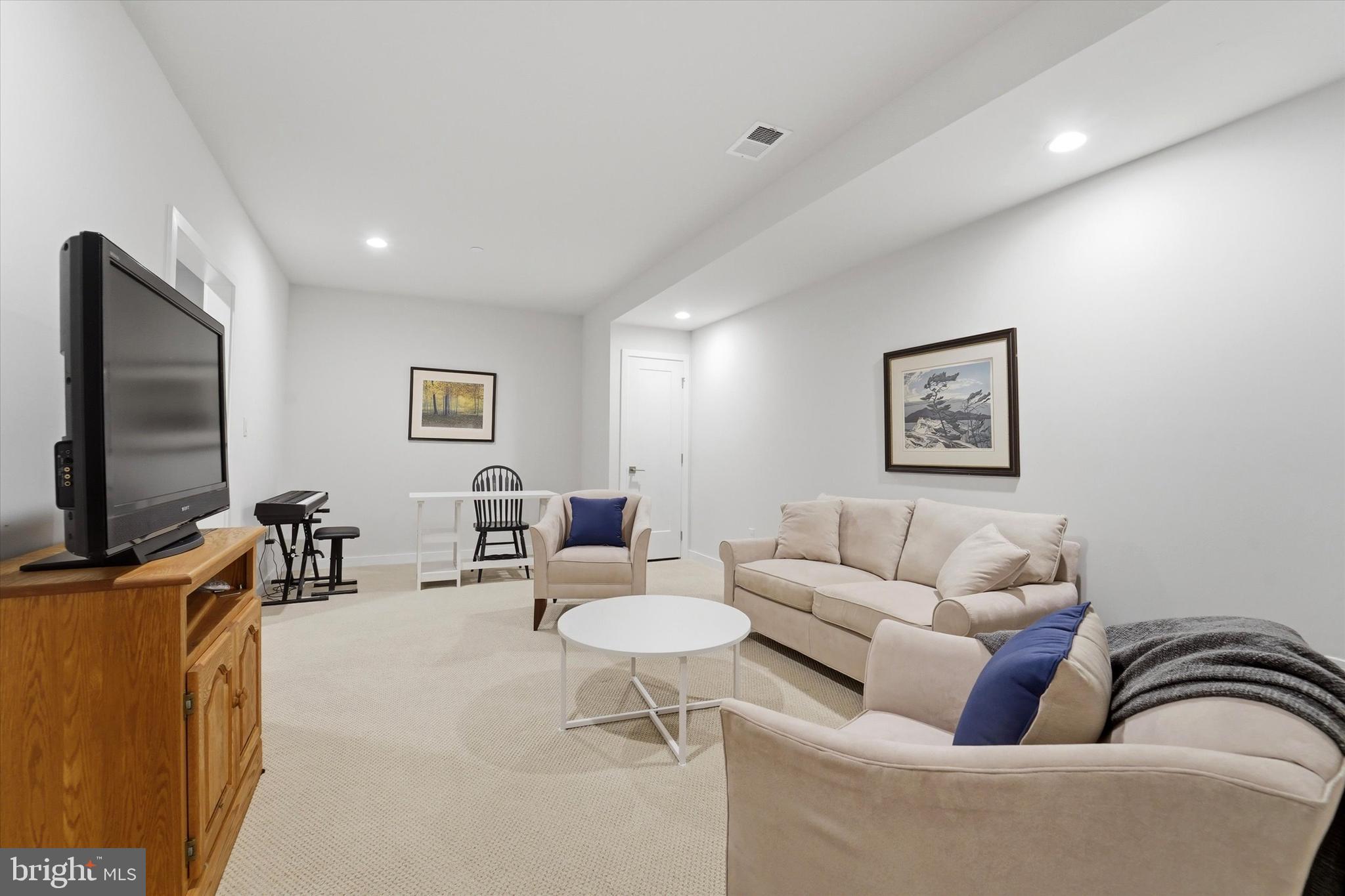 OAKS AT LAFAYETTE HILL - Residential