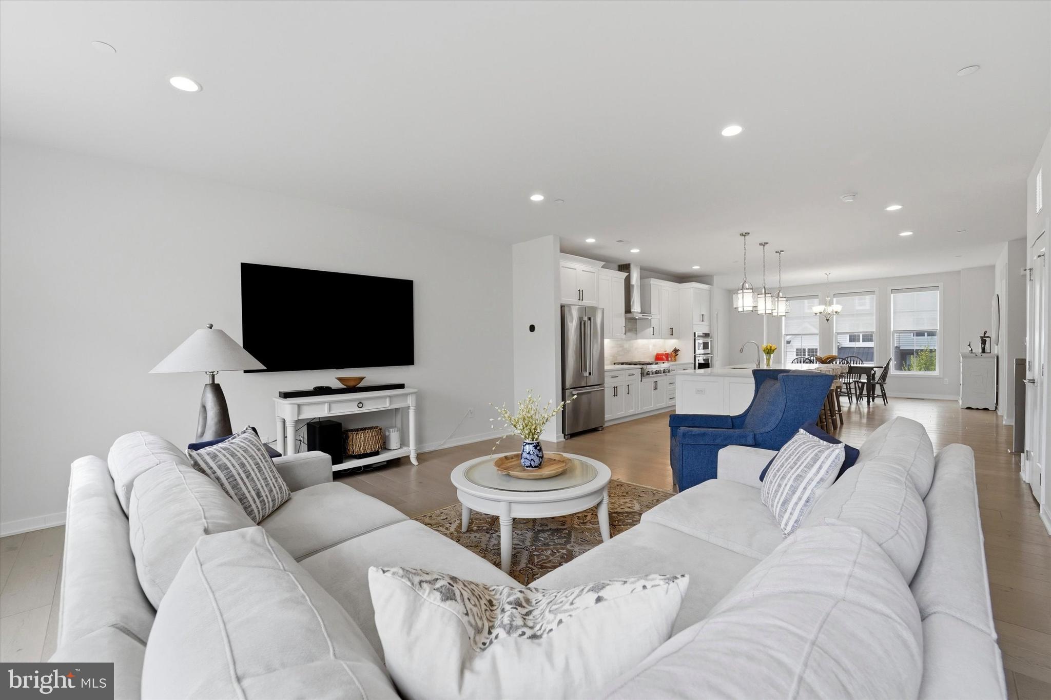 OAKS AT LAFAYETTE HILL - Residential