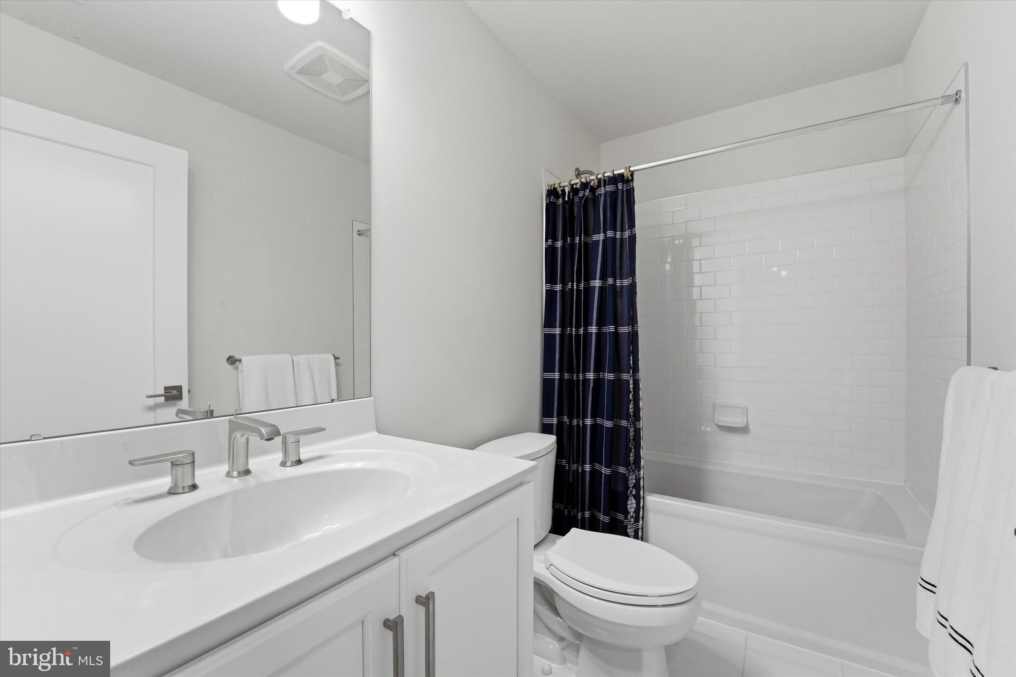 OAKS AT LAFAYETTE HILL - Residential