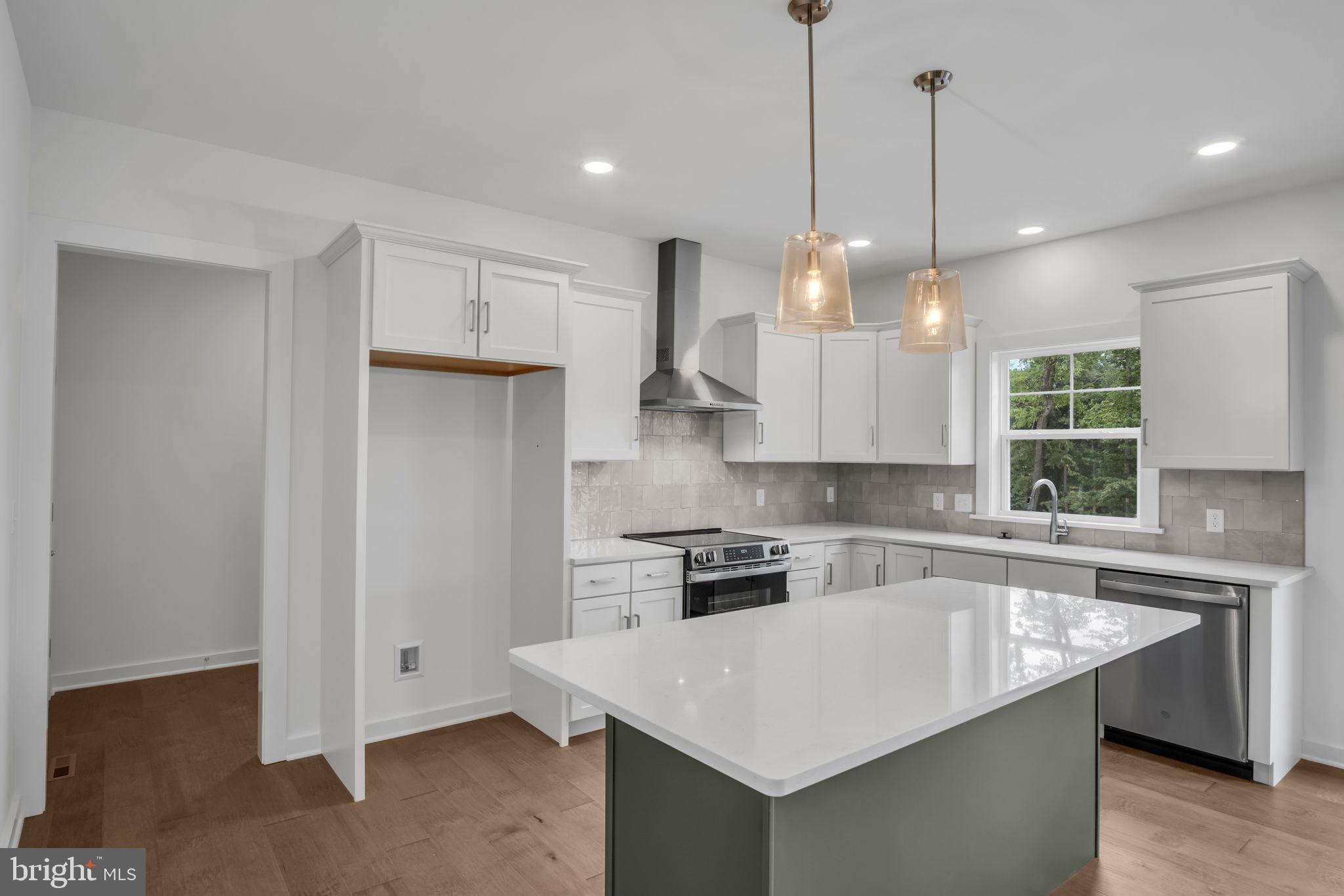 ROCKVILLE ESTATES - Residential