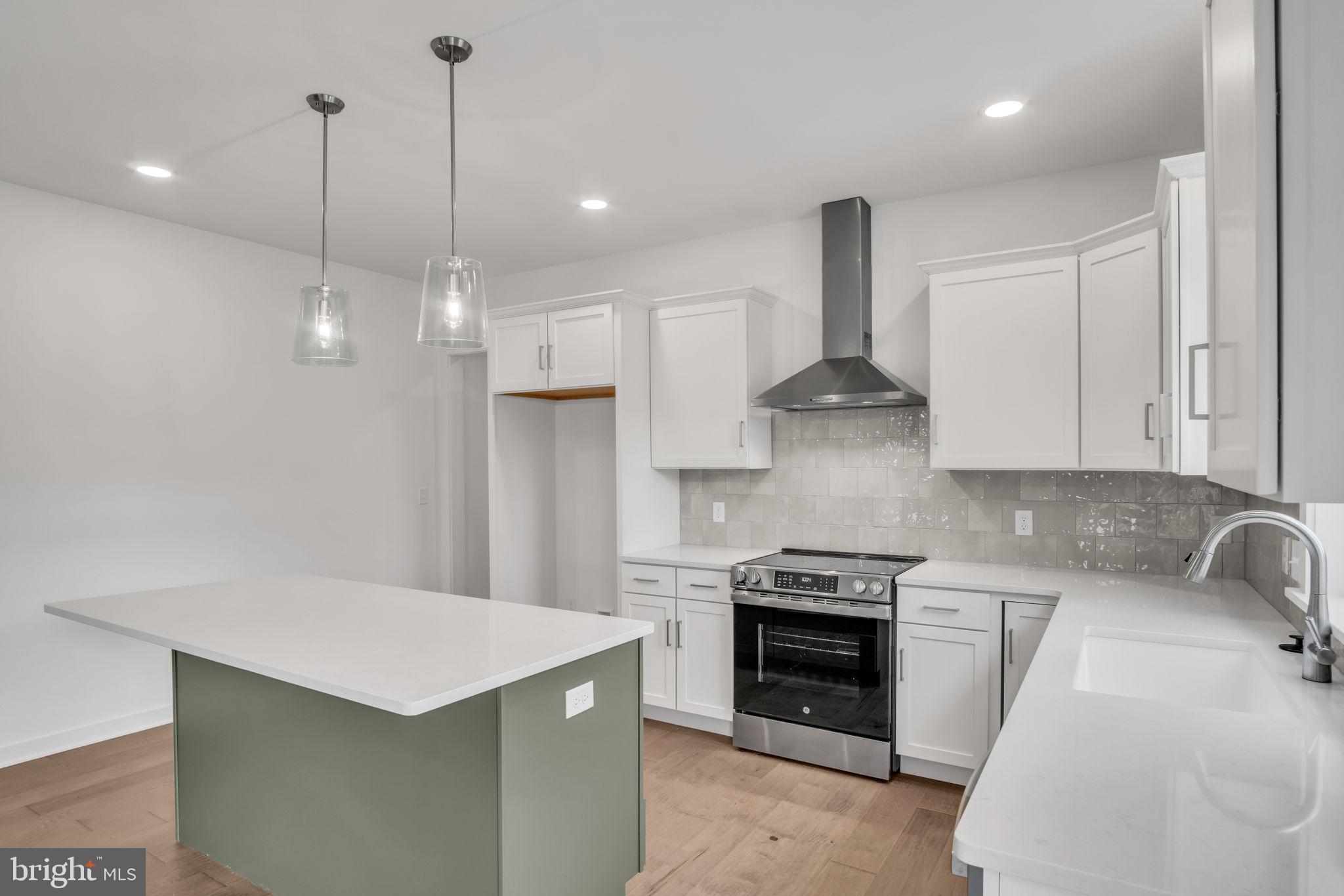 ROCKVILLE ESTATES - Residential