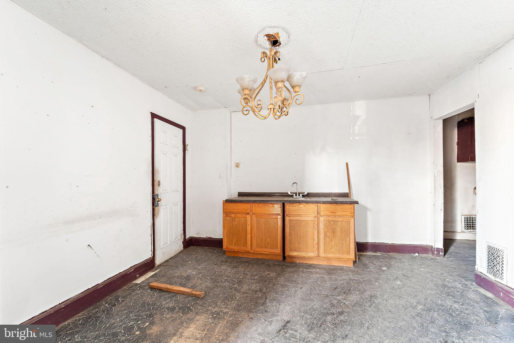 2622 SAUNDERS STREET