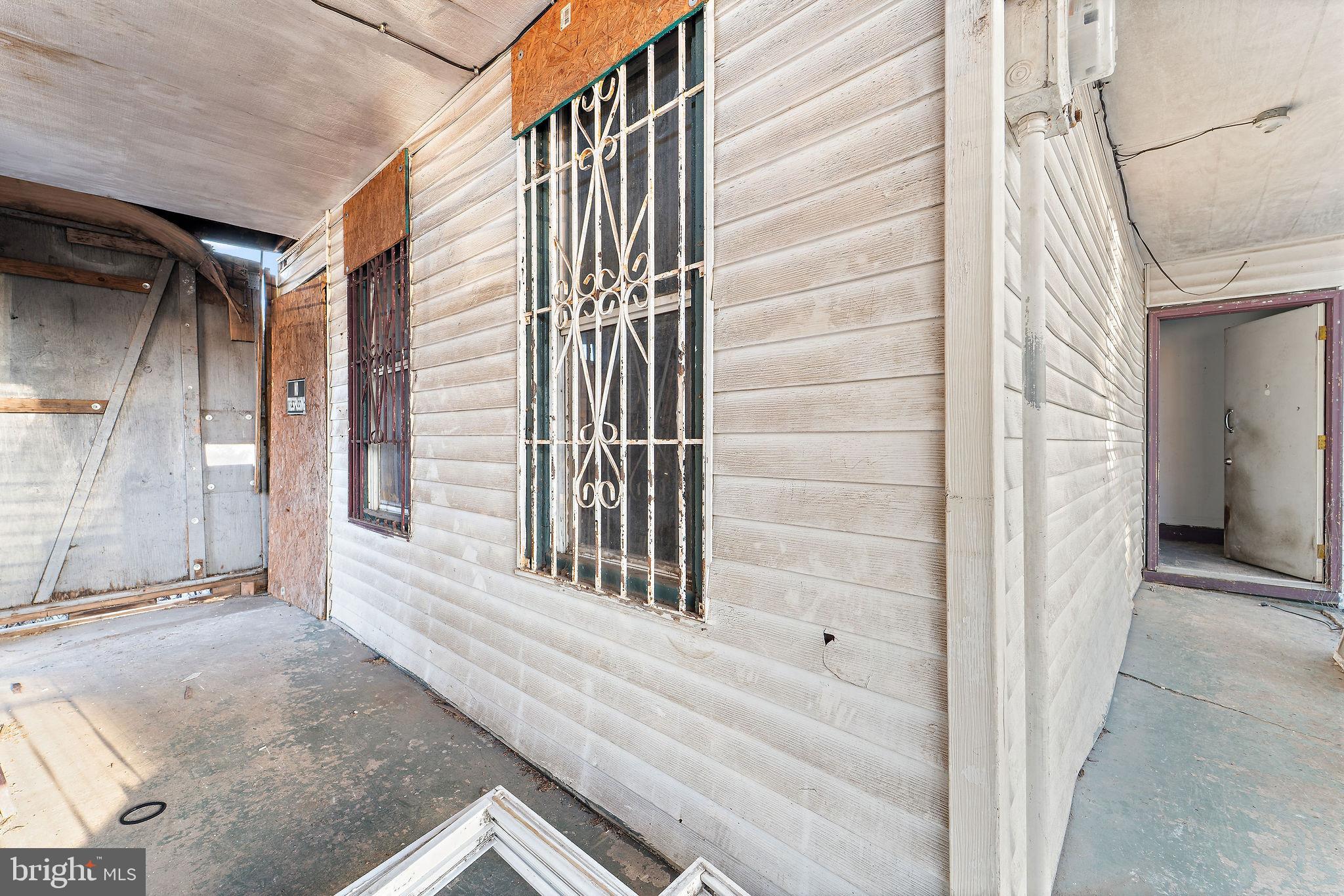 2622 SAUNDERS STREET