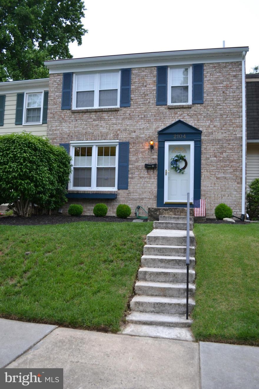 Well Kept Home in Crofton Commons.  Shows Pride in Ownership. Large Eat In Kitchen with Living Room / Dining Room Combo. Fresh Paint with Neutral Carpet with Six Panel Doors Throughout. Finished Basement with Laundry Area & Plenty of Storage.  Fenced Backyard, Patio, New Roof with Gutter Guards, HVAC a little over 6 years old.  Must See To Appreciate!