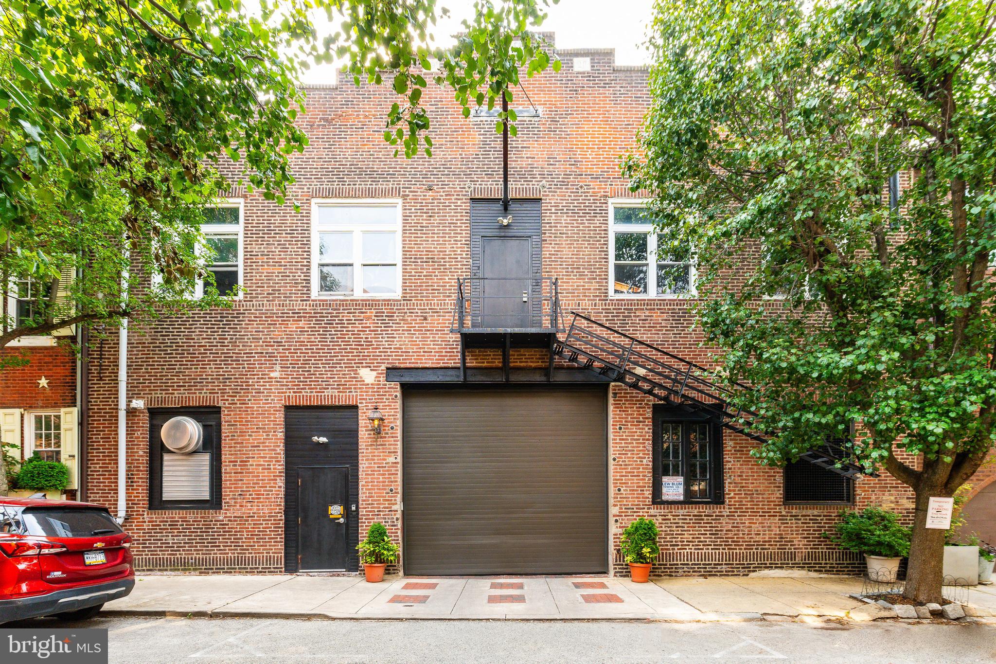 710 S AMERICAN STREET 16