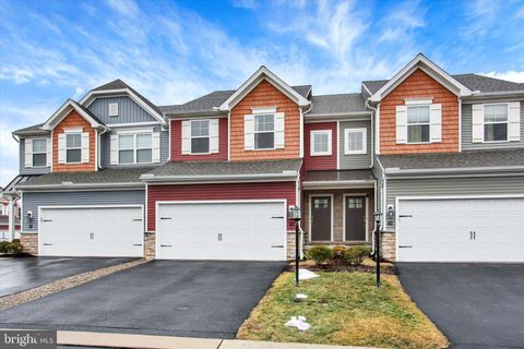 Townhouse For Sale - 40 Simon Court<br/> Cumberland County, MECHANICSBURG, PA 17050