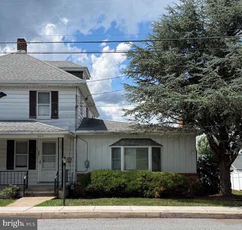 Townhouse For Rent - 243 S Allison Street St<br/> Franklin County, GREENCASTLE, PA 17225