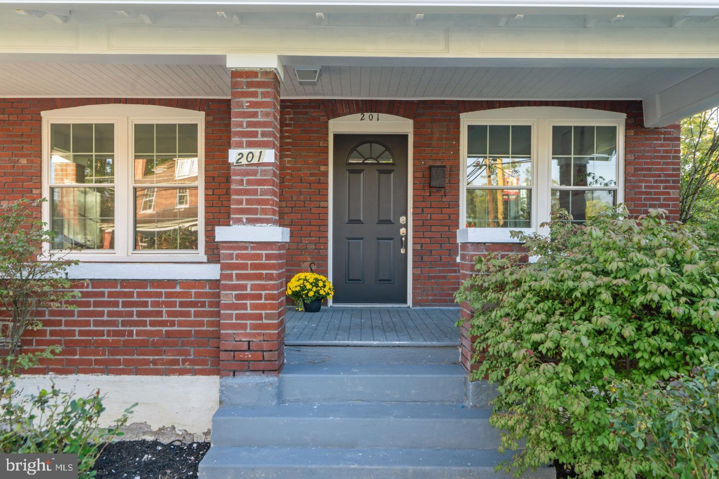 201 PARKWAY STREET