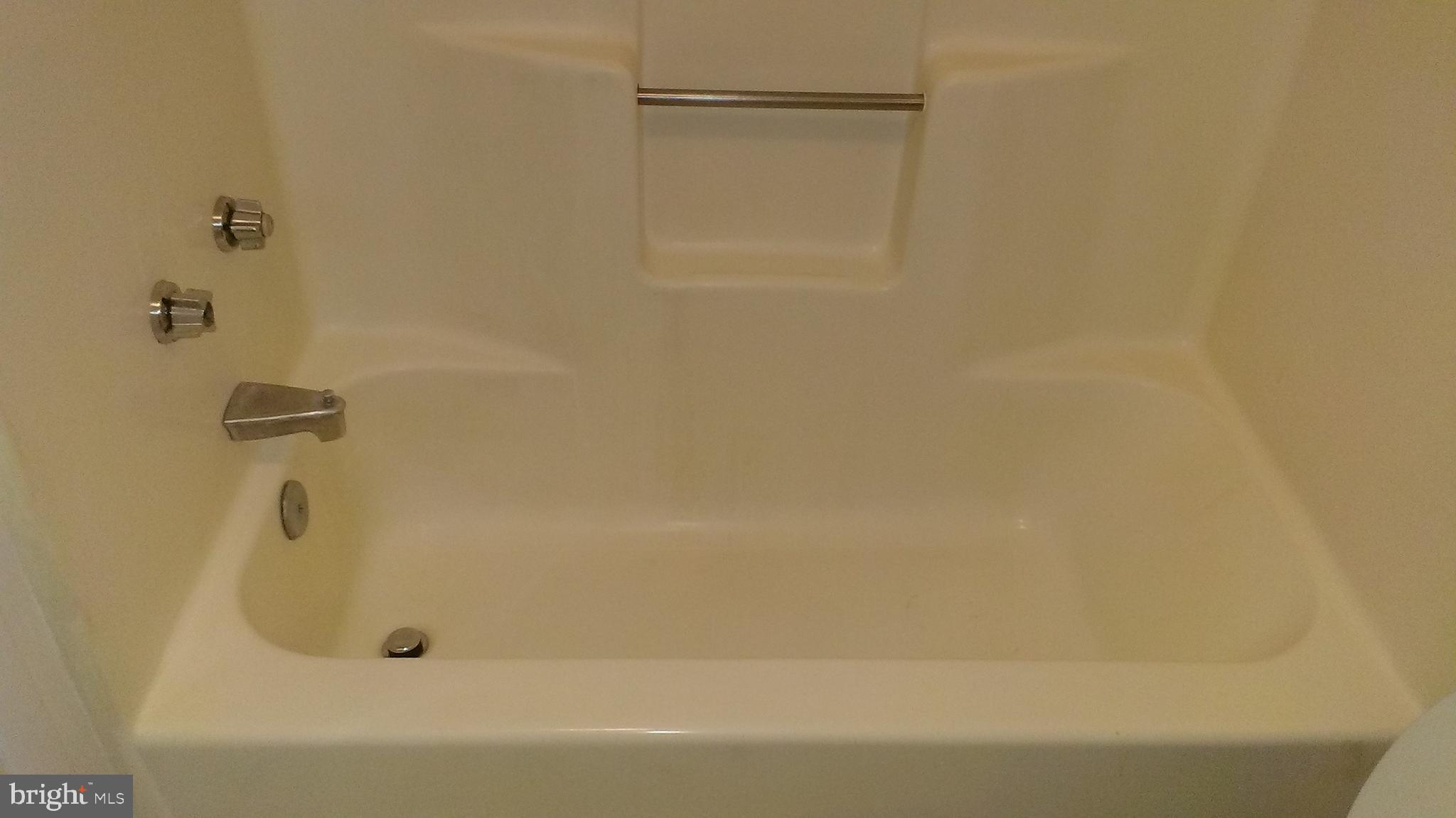 LAKELAND PARK - Residential Lease