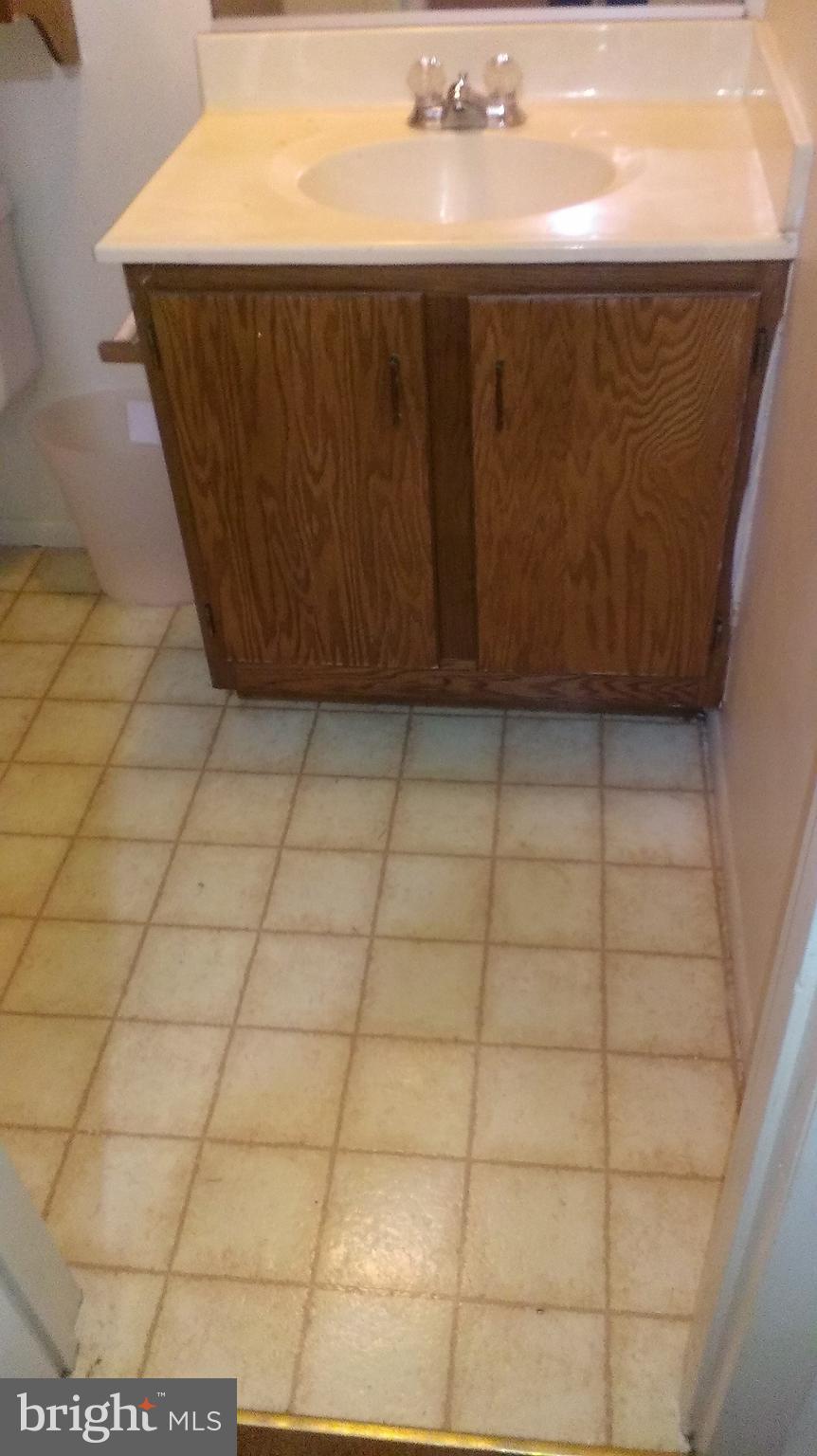 LAKELAND PARK - Residential Lease