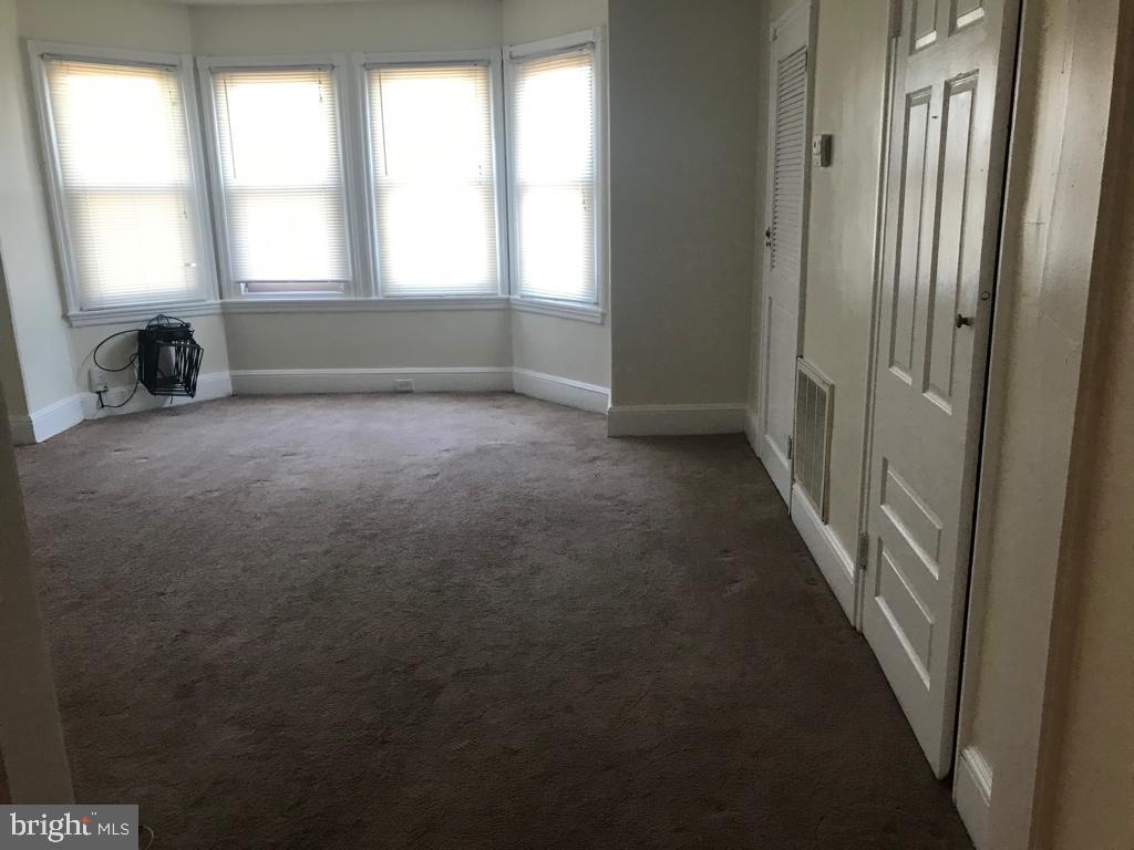 UNIVERSITY CITY - Residential Income